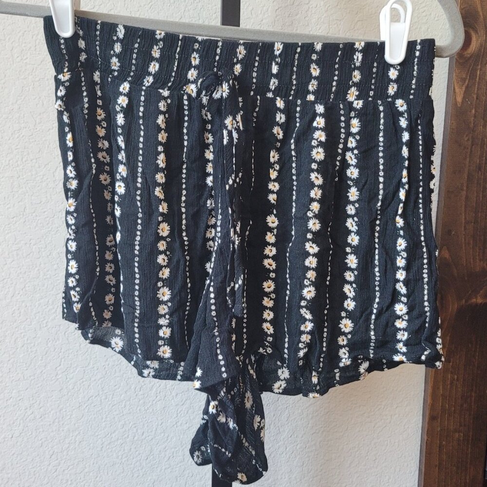 NWOT Justify Black and Daisy Shorts